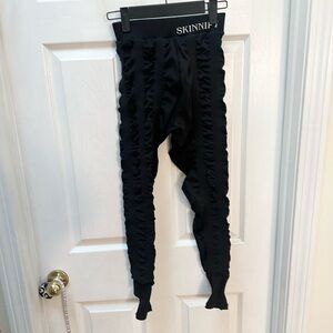 Skinnify Black leggings high rise XS foot strap stirrup full length